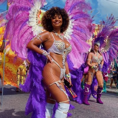 Profile Picture of René Daniella  🌸 🌍 🌺 (@FemmeLoves) on Twitter