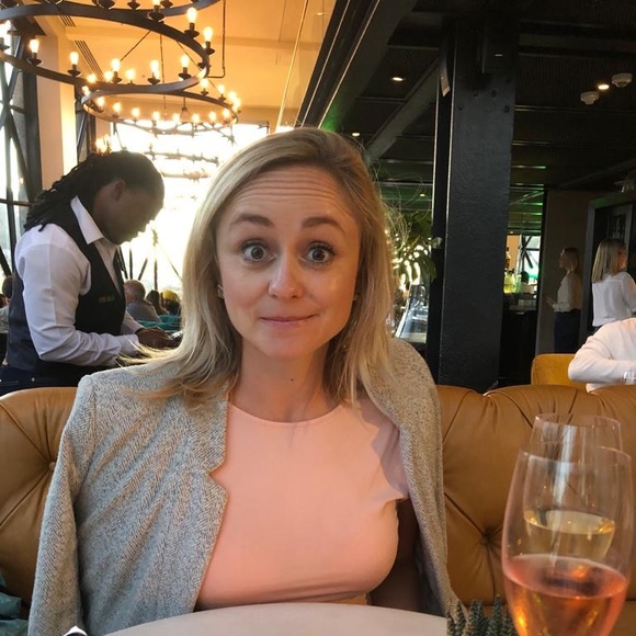 Profile Picture of Amy English (@amyenglish08) on Poshmark