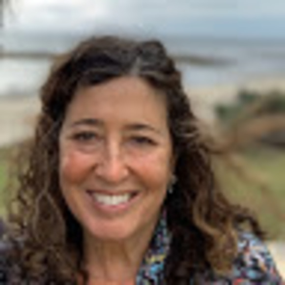 Profile Picture of Paula Derrow (@pderrow) on Poshmark