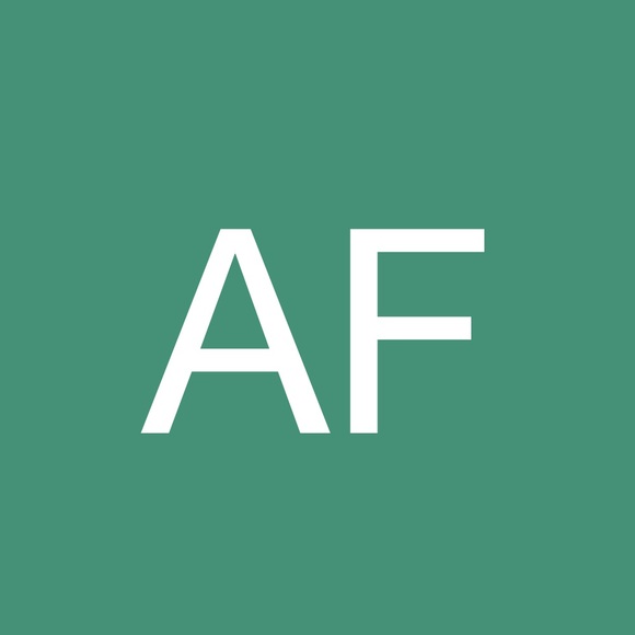 Profile Picture of Aaron Fernandez (@thisisntaaron) on Poshmark