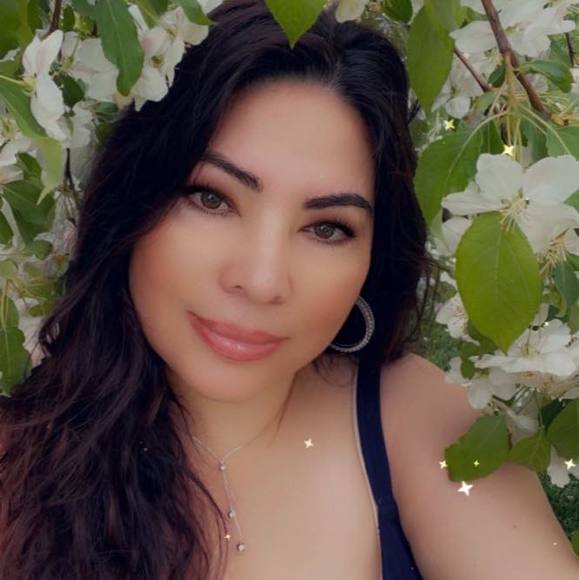 Profile Picture of Cecelia Nguyen (@dannychloe) on Poshmark