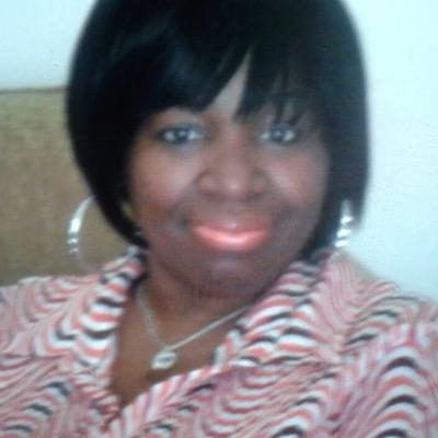 Profile Picture of Robin Hedgpeth (@goldengirl0821) on Twitter