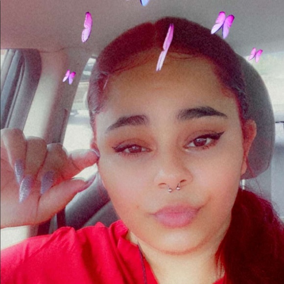 Profile Picture of Alexis Guillot (@alexisguillot) on Poshmark