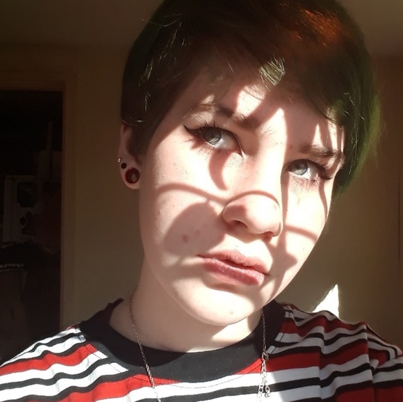 Profile Picture of Alexias Blaine (@lexi_b_25) on Poshmark