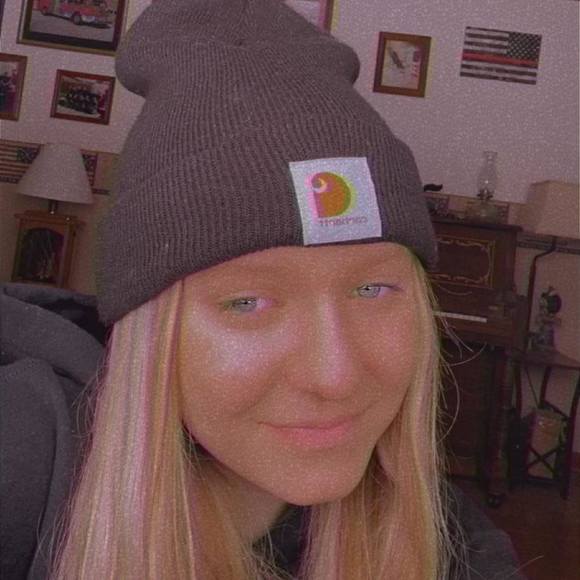 Profile Picture of Taylor Pine (@taylorpine975) on Poshmark