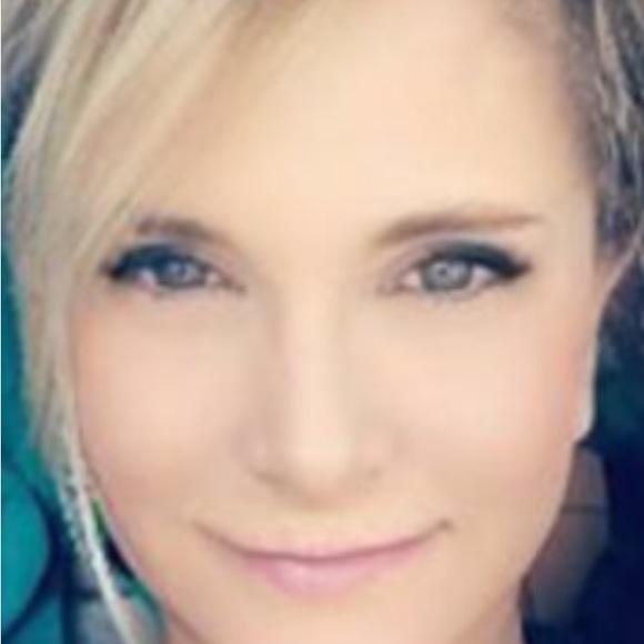 Profile Picture of Tonya Petty (@teekaypetty) on Poshmark