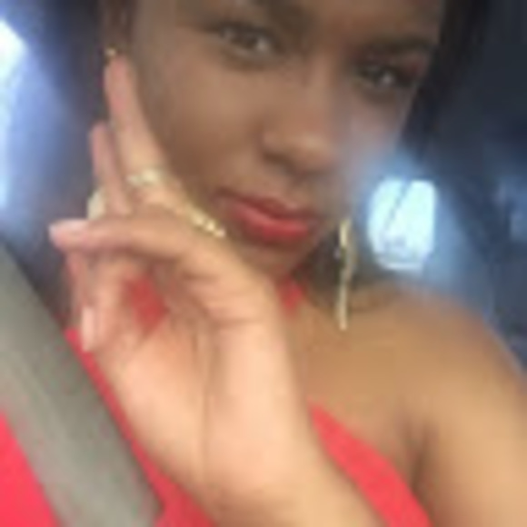 Profile Picture of Shawntai J (@shawntai_j) on Poshmark