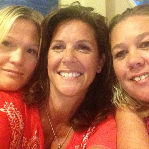 Profile Picture of Angela Drezner (@adrezner) on Poshmark