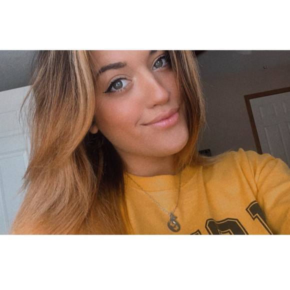 Profile Picture of Tiereney Albertson (@tiereneysilva) on Poshmark