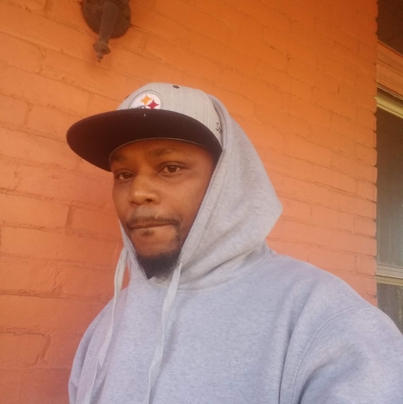 Profile Picture of Clinton Peterson (@clinton412) on Poshmark