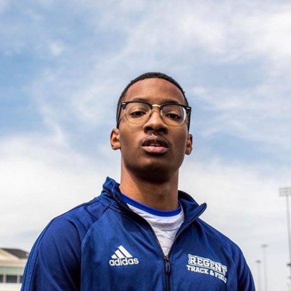 Profile Picture of Josh Angus (@jangus521) on Poshmark