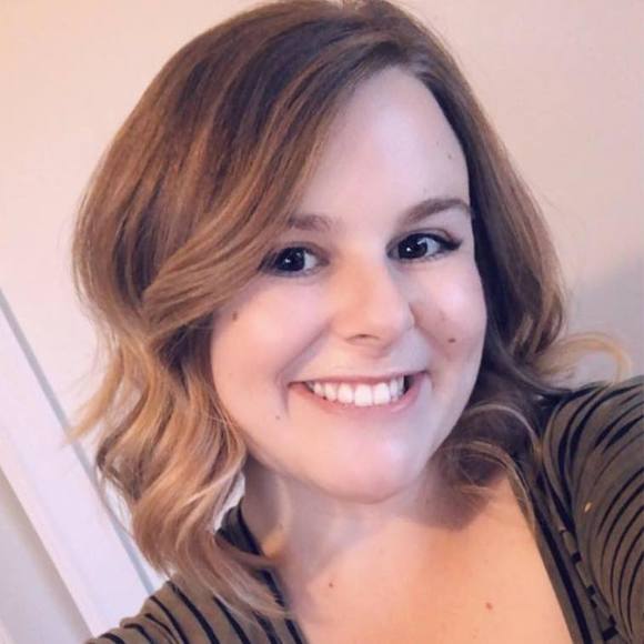 Profile Picture of Samantha Thurlow (@sthurlow) on Poshmark