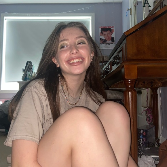 Profile Picture of Ashley Anastasia (@ash_258036) on Poshmark
