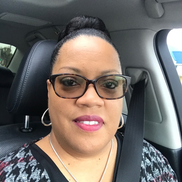 Profile Picture of Victoria Menifee (@cvmenifee) on Poshmark