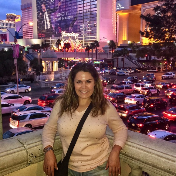 Profile Picture of Petra Obritzberger (@sunshinepetra) on Poshmark