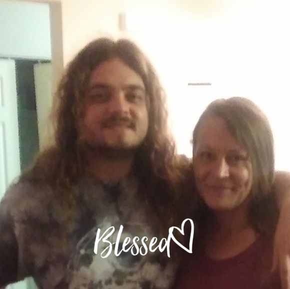 Profile Picture of Kelly Aaron (@kellyaaron420) on Poshmark