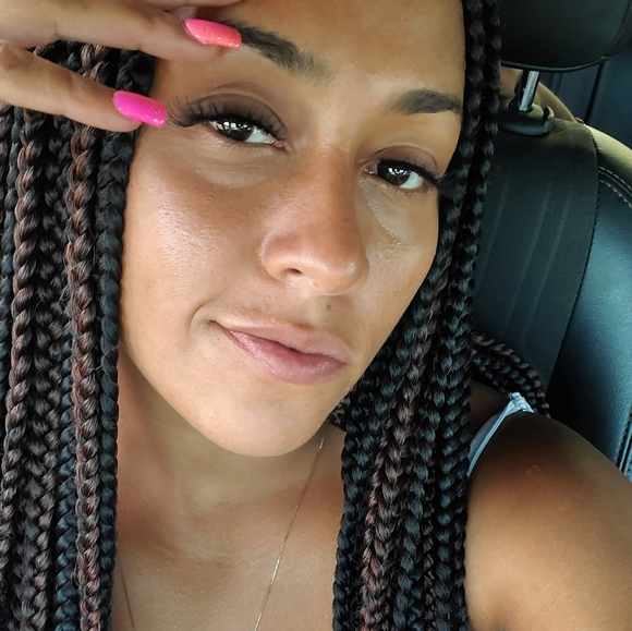 Profile Picture of Danielle Dawson (@dangurl22) on Poshmark