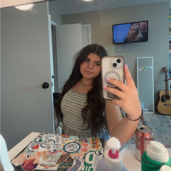 Profile Picture of Isabella Sobral (@isabellasobral) on Poshmark