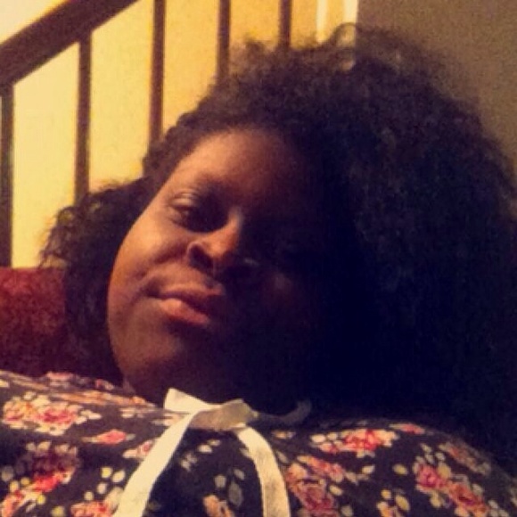 Profile Picture of Minnie Mouse (@minniemouse4182) on Poshmark