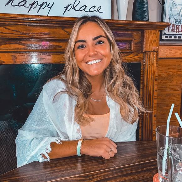 Profile Picture of Marisa Patella (@marisaap) on Poshmark