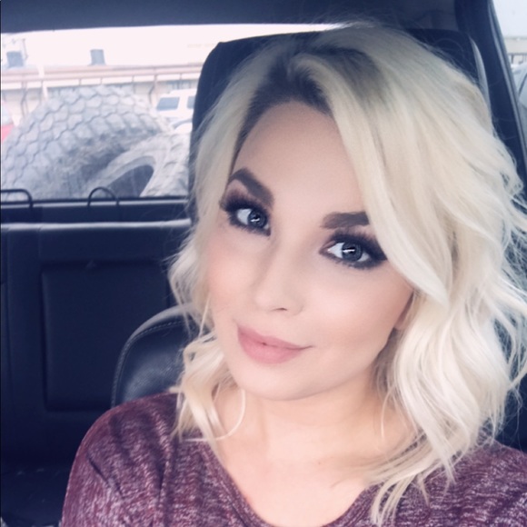 Profile Picture of Rebecca Hudkins (@becky_brown73) on Poshmark