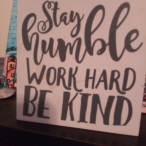 Profile Picture of Joan Mullowney (@buybuy333) on Poshmark