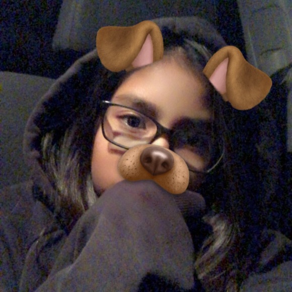 Profile Picture of Emma Lazarczyk (@emmanoelle_l19) on Poshmark