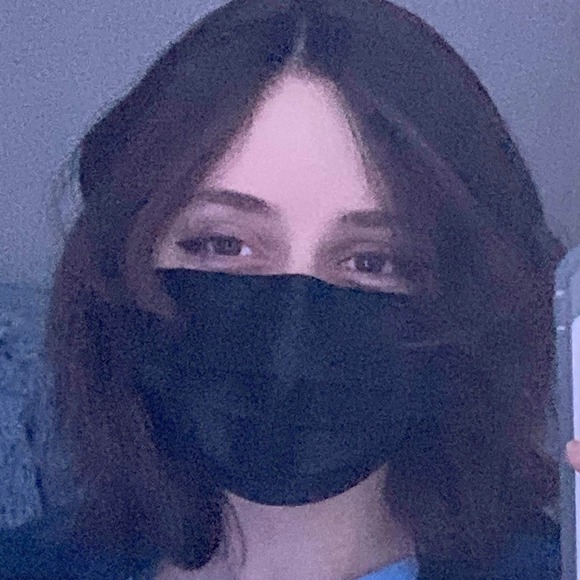 Profile Picture of Ellie Elemeno (@tiscuit_fan) on Poshmark