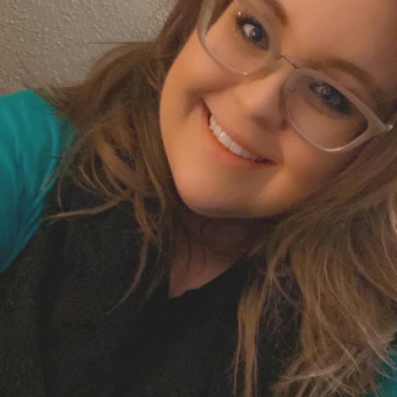 Profile Picture of Andrea Cardinal (@andrealeann2014) on Poshmark