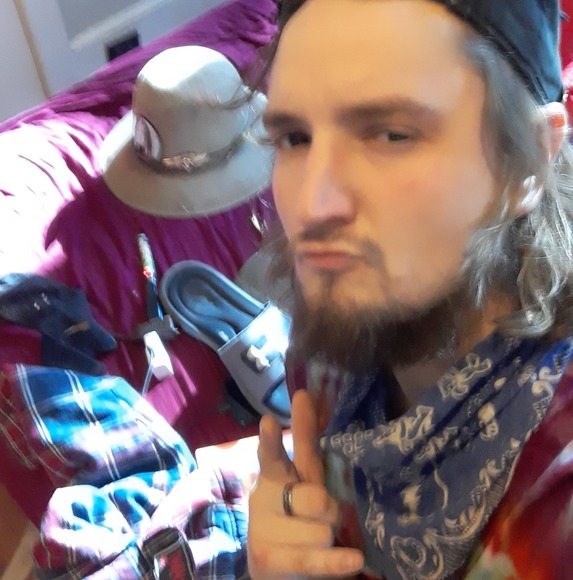 Profile Picture of Kinsley Cohick (@kinsloghost) on Poshmark