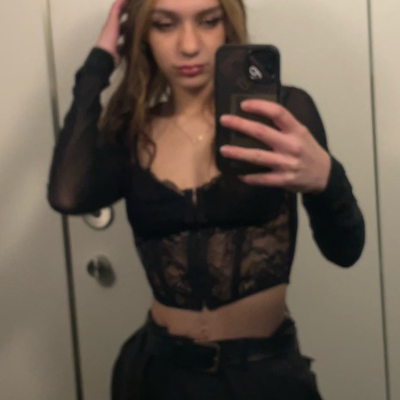 Profile Picture of Sharell Samways (@sharellsamways) on Poshmark