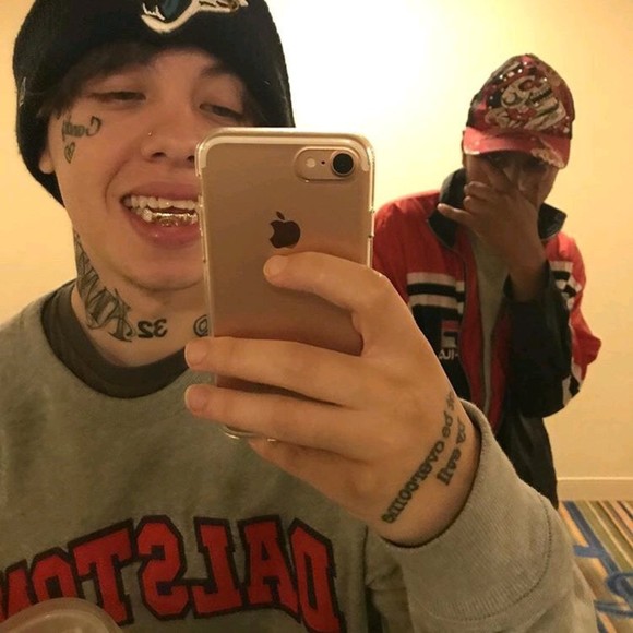 Profile Picture of Murt Stoggell (@murtstoggell) on Poshmark