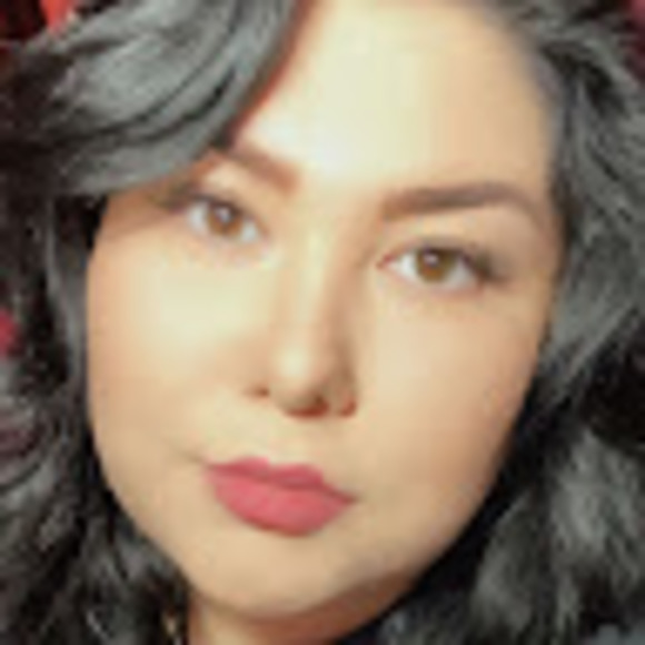 Profile Picture of Sugey Fiello (@sugeyfiello) on Poshmark