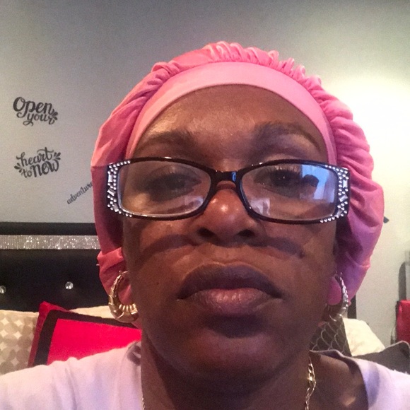 Profile Picture of Charlotte Singleton (@mrsrayray17) on Poshmark