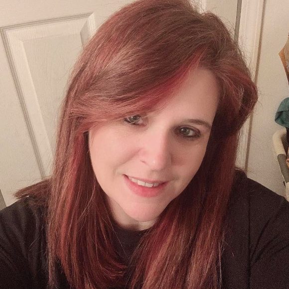 Profile Picture of Lori Parlinski (@lorismith82) on Poshmark