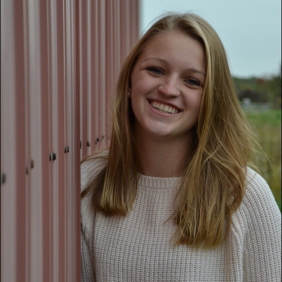 Sydney Van scyoc - Poshmark Profile Picture of Sydney Van scyoc (@svan23) on Poshmark