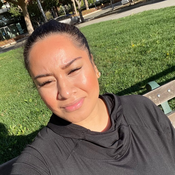 Profile Picture of Lome Nemani (@lomenemani) on Poshmark