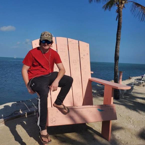 Profile Picture of Hunter Hallenbeck (@hunterh2304) on Poshmark