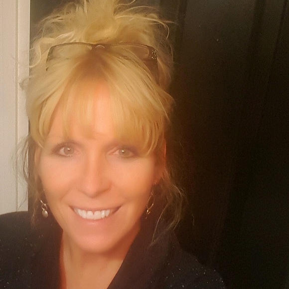 Profile Picture of Felecia Farrior (@ffarrior7) on Poshmark