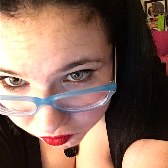 Profile Picture of Amber Selph (@ambernicholese) on Poshmark