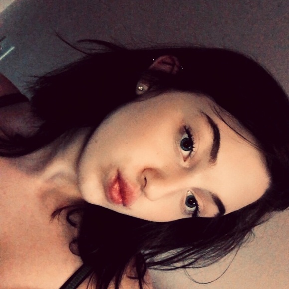 Profile Picture of Savannah Craig (@savannahcrai907) on Poshmark