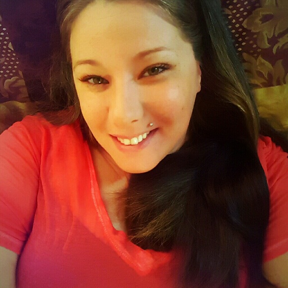 Profile Picture of Catherine Rowsey (@katz6166) on Poshmark