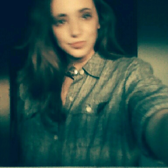 Profile Picture of Katelynn Rader (@lalalalastoner) on Poshmark