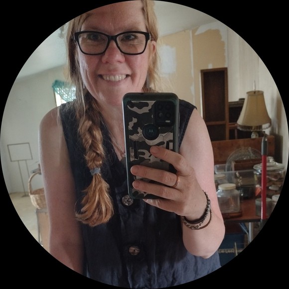 Profile Picture of Heather Stevenson (@intertwinedvynt) on Poshmark