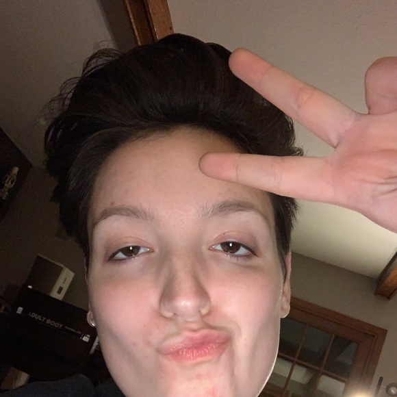 Profile Picture of Alyssa Drath (@akdrath) on Poshmark