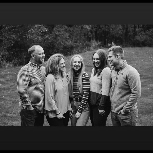 Profile Picture of Carly Kesterson (@carlykesterson) on Poshmark