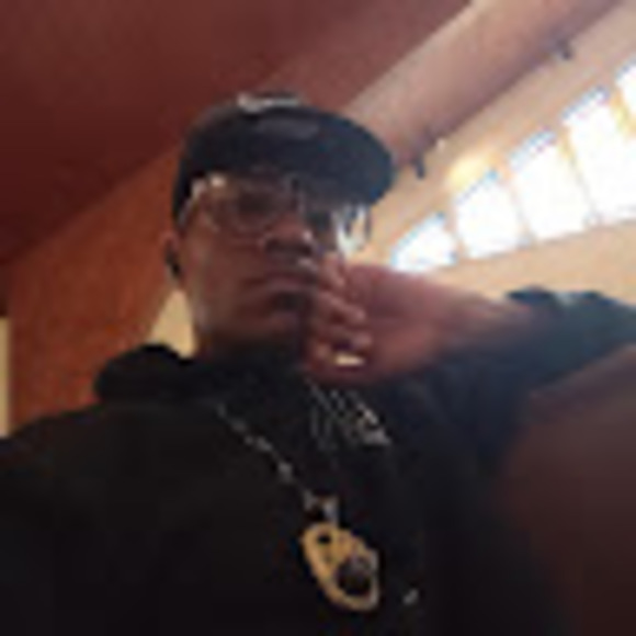 Profile Picture of Christopher Hunter (@mist62) on Poshmark