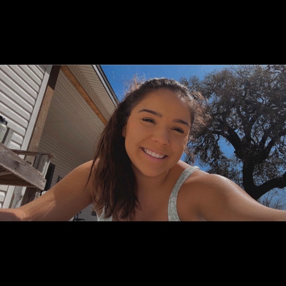 Profile Picture of Reina Schlotfeldt (@rschlotfeldt) on Poshmark