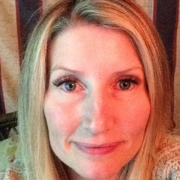Profile Picture of Kim Sailer (@kittysailer) on Poshmark