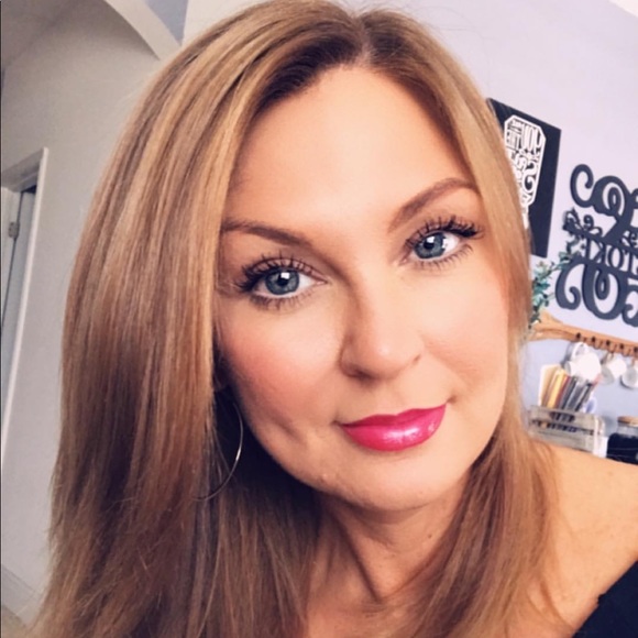 Profile Picture of Lisa Stokes (@lisamarie607) on Poshmark